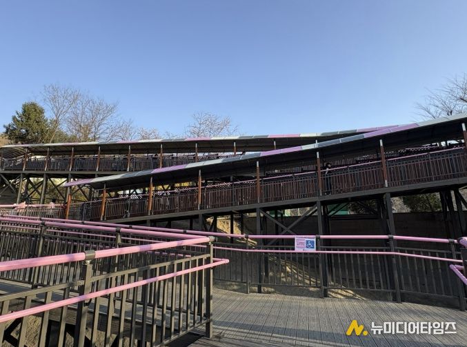 원미산 진달래동산 ‘무장애 데크로드’ 조성 모습