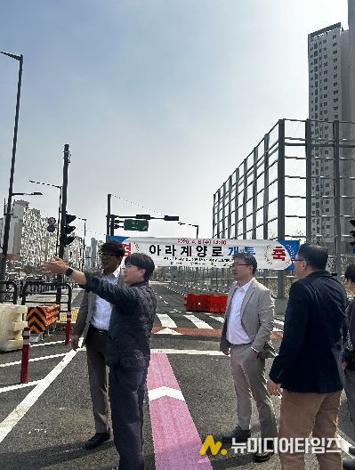 송승환 인천 서구의회 의장, 아라계양로 개통 앞두고 LH·주민대표와 합동 점검 실시8일 개통 앞둔 검단~드림로 간 광역도로 현장 점검