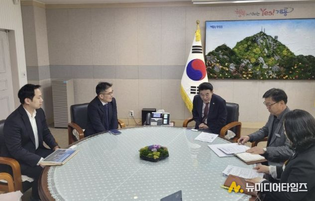 이응우 계룡시장은 7일 하대실2지구 공동1블록 개발사업 관련 시행사(태유디앤피(주))에게 우수 건설사 참여를 요청하고 현안을 점검했다.