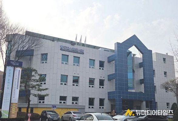 동두천시, 시니어가 전하는 따뜻한 책 이야기 '은빛독서나눔' 운영