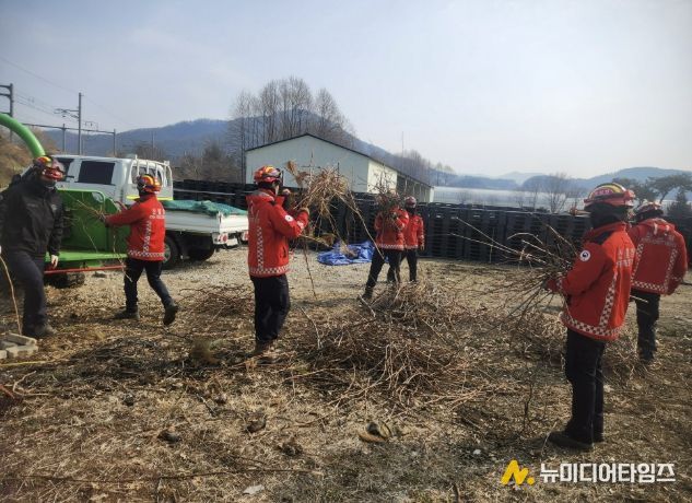 용문 양묘사업소에서 영농부산물 파쇄작업 진행