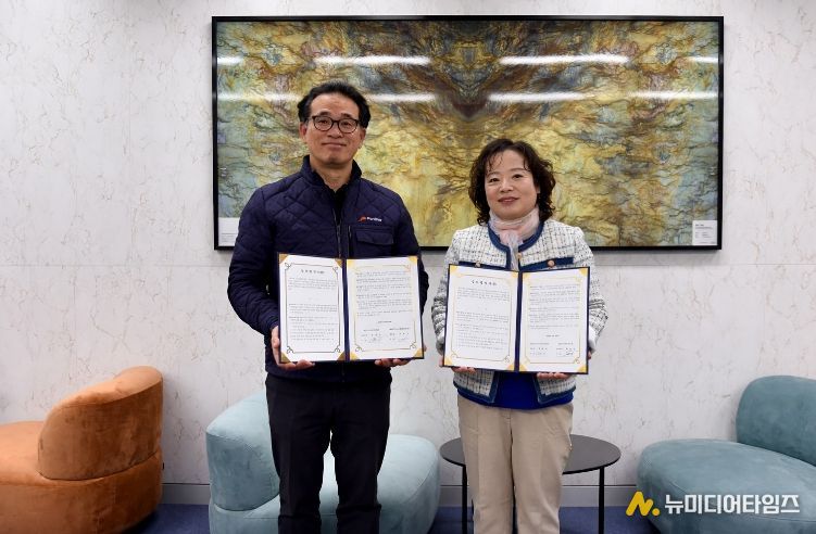 해운대구도시재생지원센터-팬스타 업무협약 기념촬영