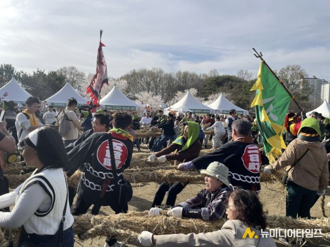 4. 12. 기지시줄다리기에 참여한 일본 다이센시 대표단