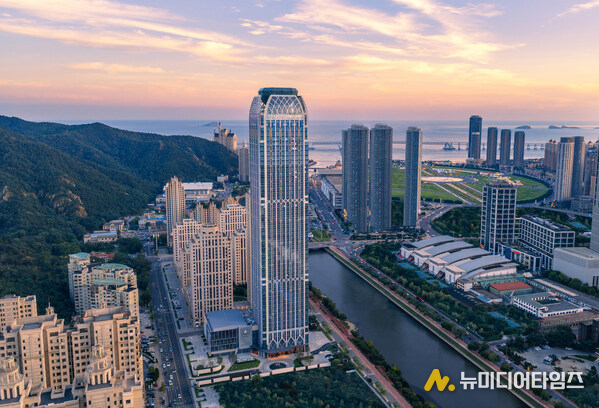 Pan Pacific Dalian, strategically located on Youting Road