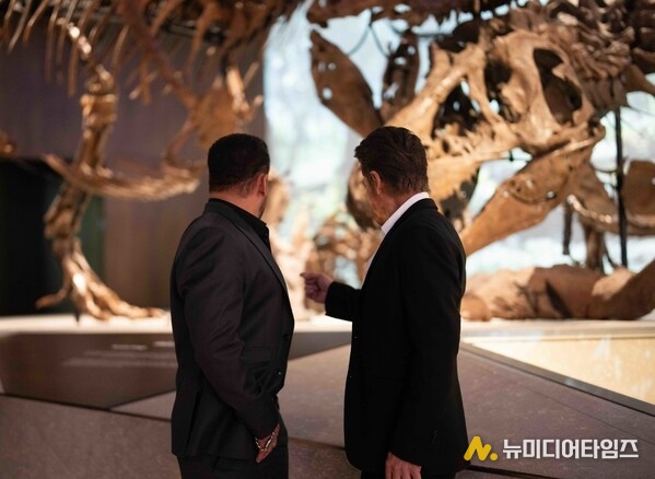 Bollywood Superstars Shah Rukh Khan and Salman Khan Attend Natural History Museum Abu Dhabi’s VIP Opening